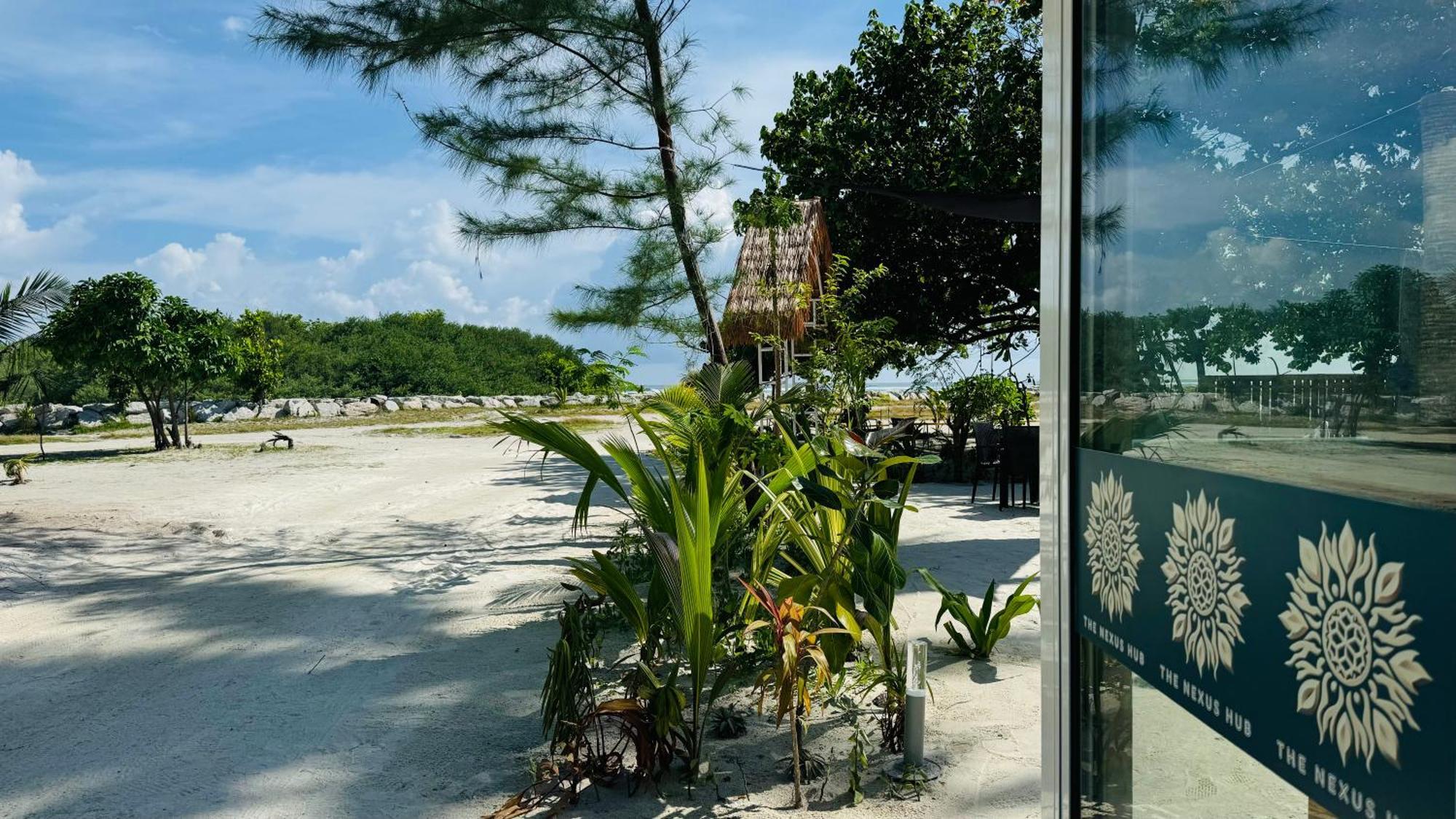 Wave Crest Retreat Hotel Thulusdhoo Exterior foto